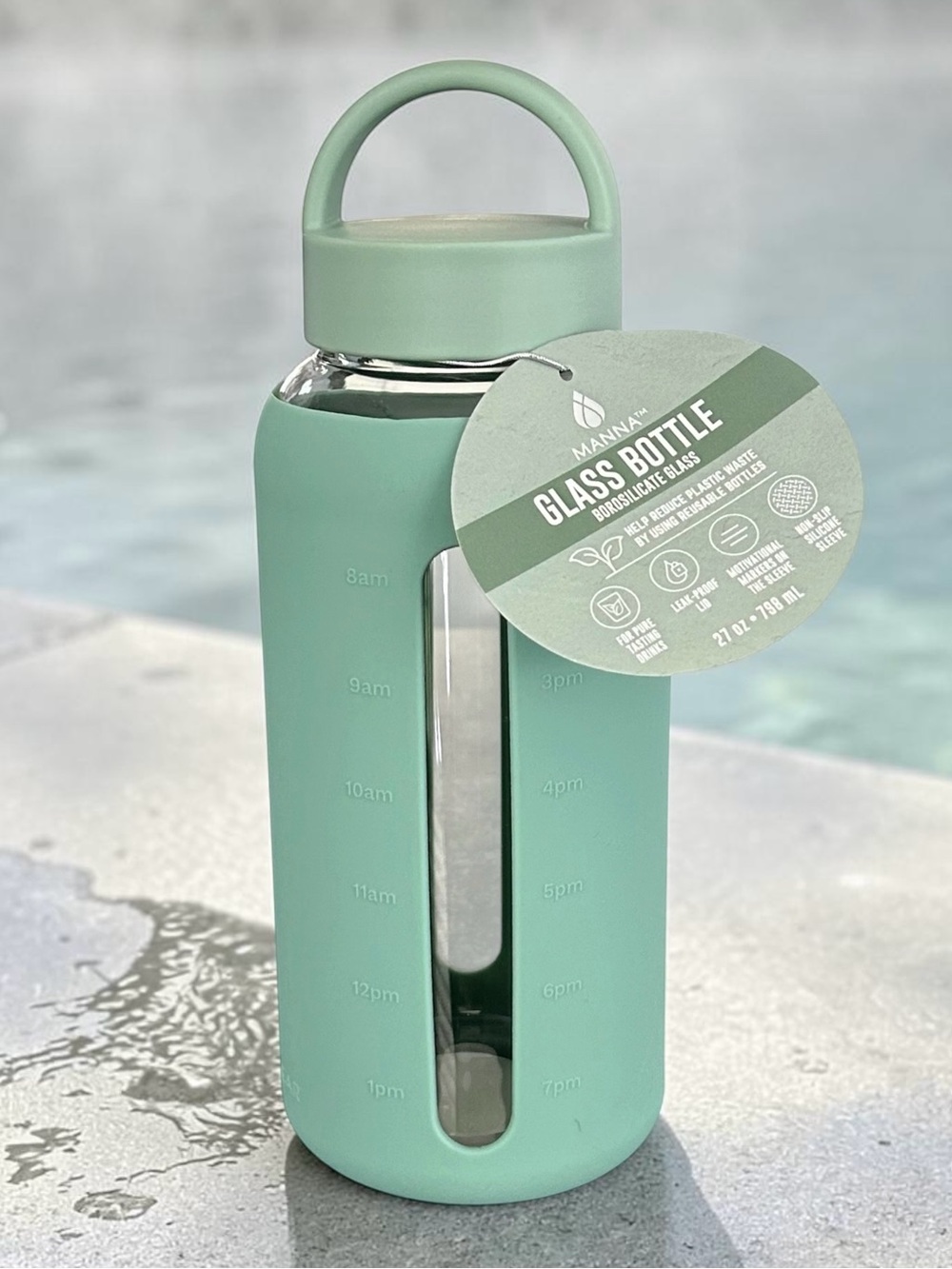 MANNA Glass Water Bottle with Silicone sleeve Light green Loop handle 27 oz. NEW